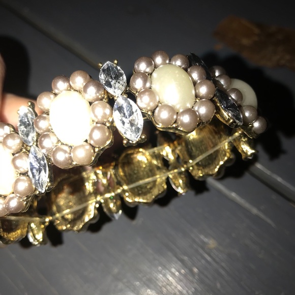 Faux pearl & diamonds cuff - Picture 5 of 9